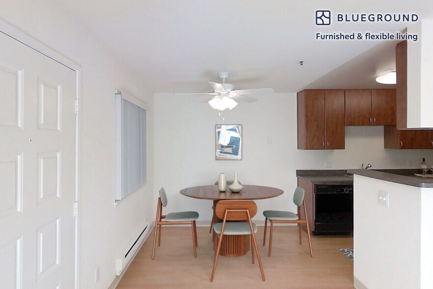 Building Photo - 1600 Villa St