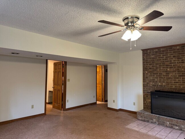 Building Photo - 257 Ponderosa Cir