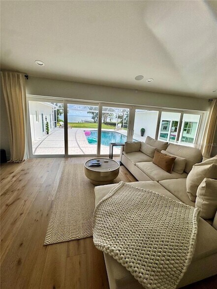 Building Photo - 1021 Temple Grove Pl