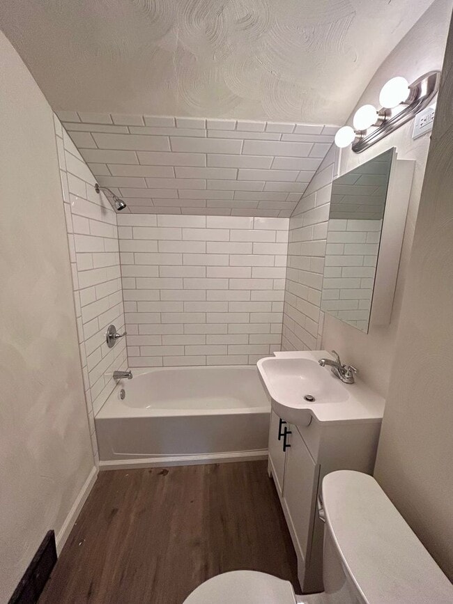 Building Photo - Newly Renovated 2 Bedroom Townhome