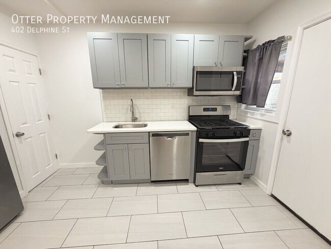 Building Photo - 402 Delphine St