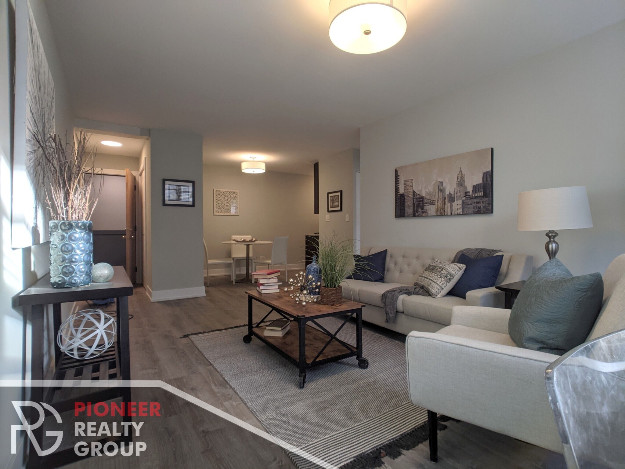 Building Photo - 456 W Barry Ave