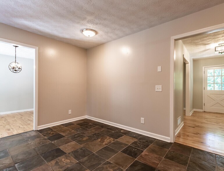 Building Photo - 4133 Thornwall Dr