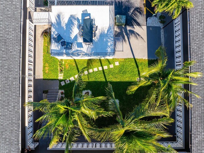 Building Photo - 1330 W 29th St