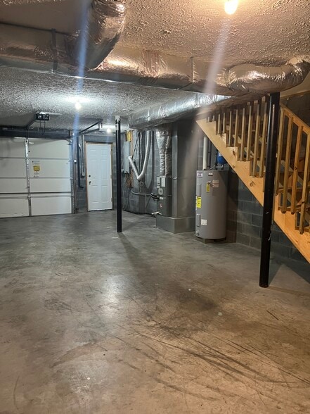 Building Photo - 577 Beaverview Dr