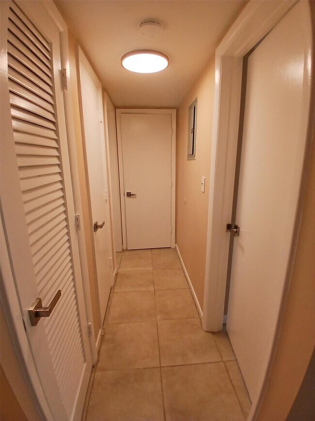 Building Photo - 4800 Hollywood Blvd