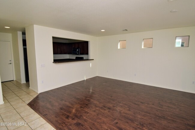 Building Photo - 10610 E Pleasant Pasture Dr