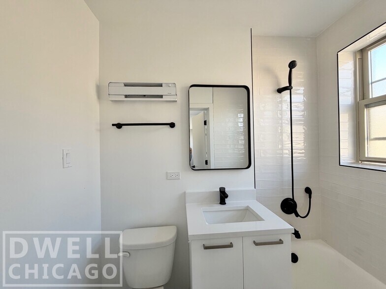 Building Photo - 1553 W Hollywood Ave