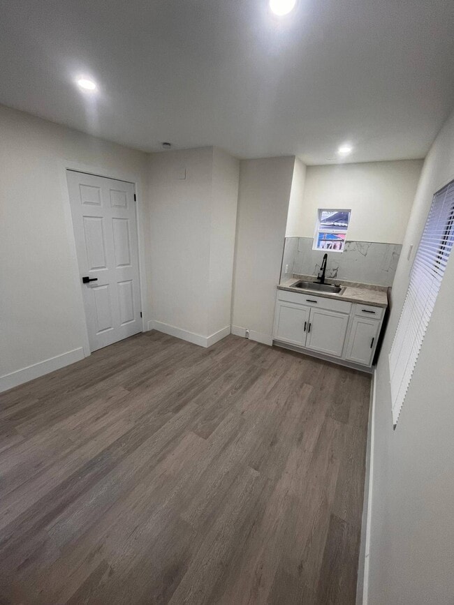 Building Photo - 4 15 Pne Rdg Dr