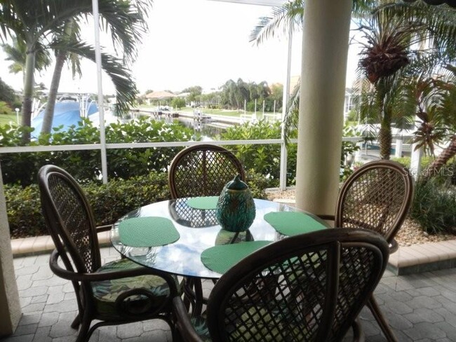 Building Photo - 811 W Henry St