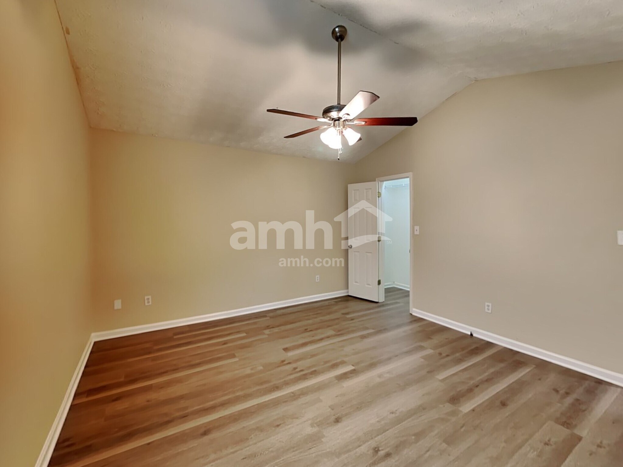 Building Photo - 446 Thornbrooke Dr