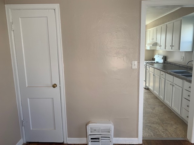 Building Photo - 513 S Edison Ave