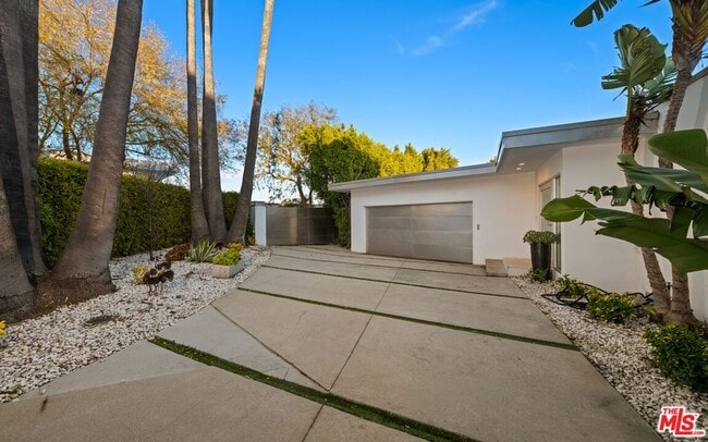 Building Photo - 10134 Angelo View Dr