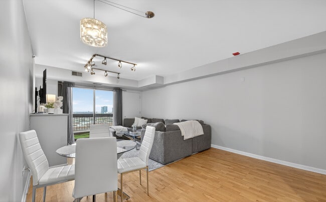 Building Photo - 1212 N Wells St