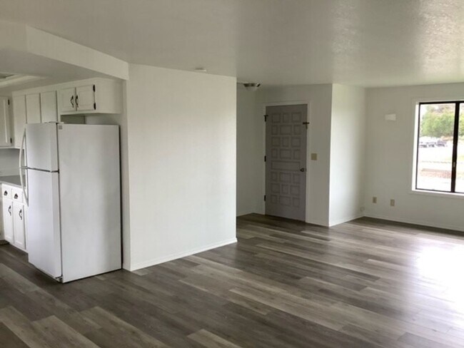 Building Photo - 2109
