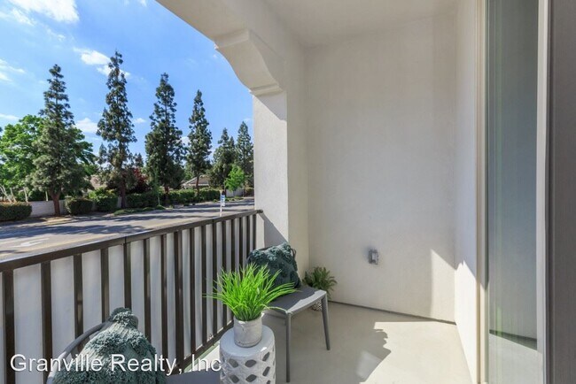 Building Photo - 8080 N Millbrook Ave