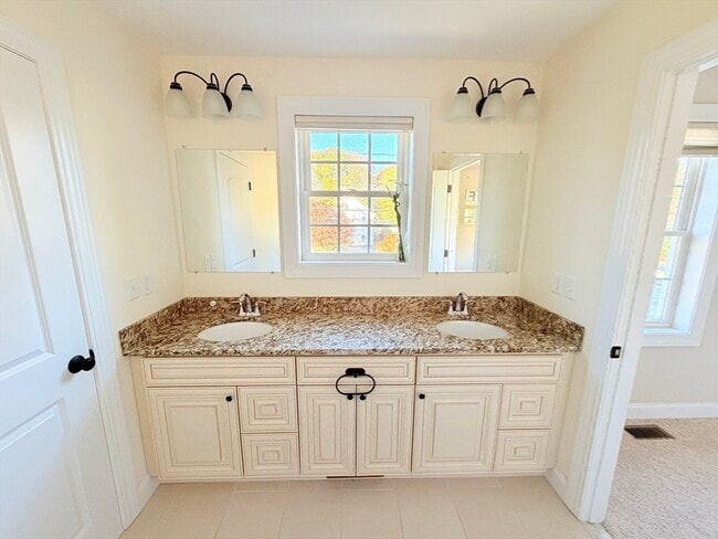 Building Photo - 17 Hamel Way