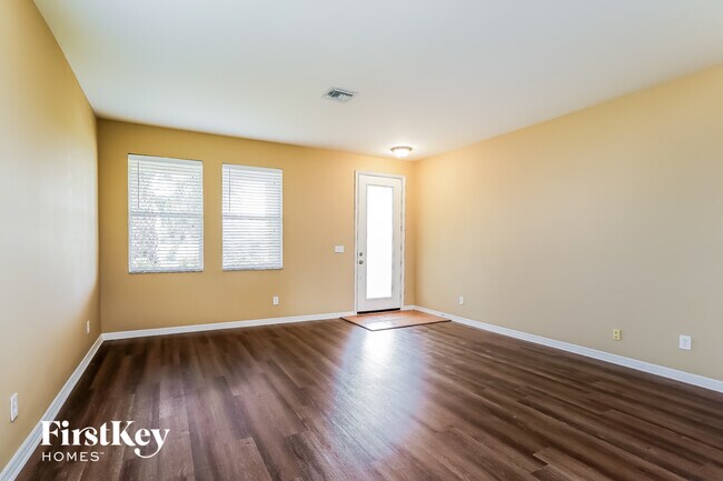 Building Photo - 16092 Badalona Dr