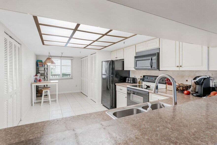 Building Photo - 18400 Gulf Blvd