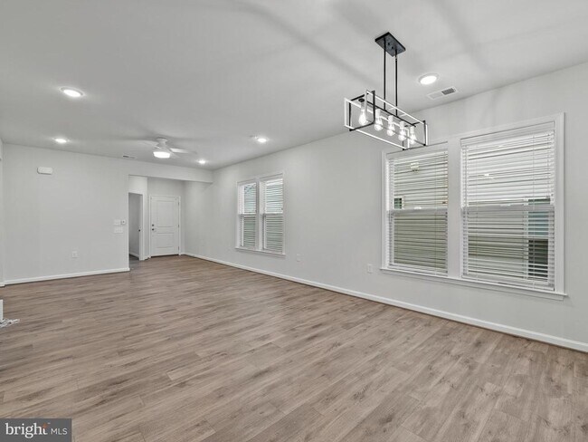 Building Photo - 6248 Zinnia Ln
