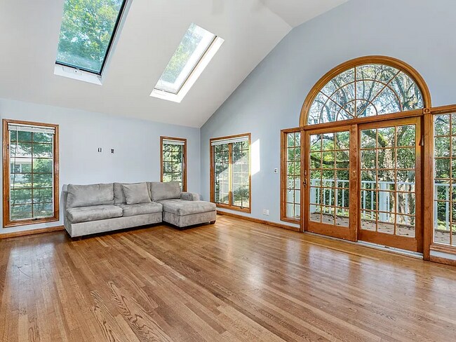 Building Photo - 177 Puritan Dr
