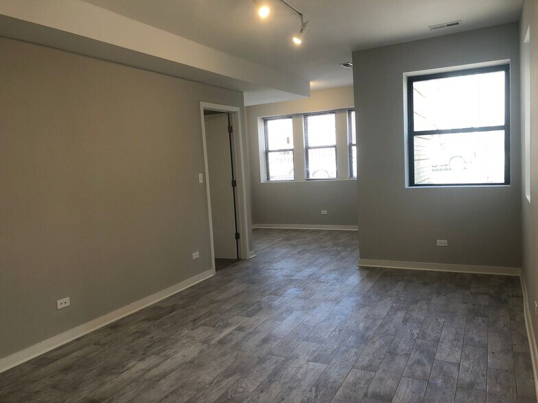Building Photo - 4814 N Monticello Ave