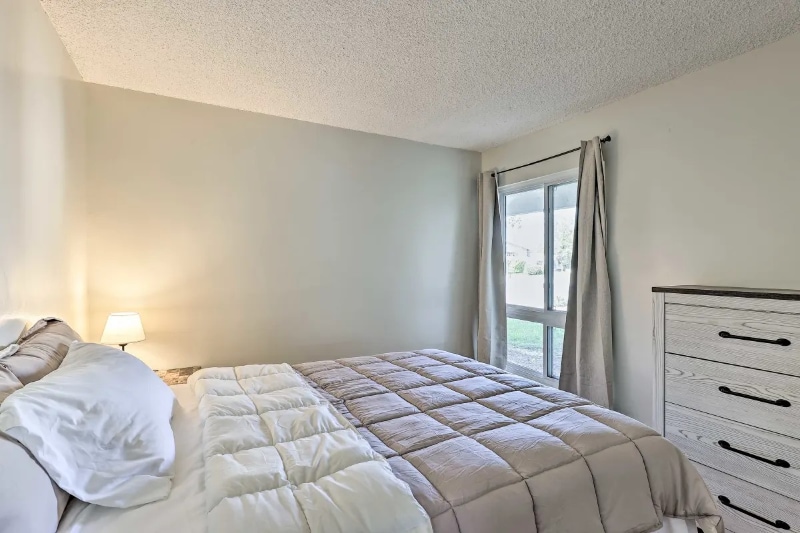 Building Photo - 123 Undisclosed