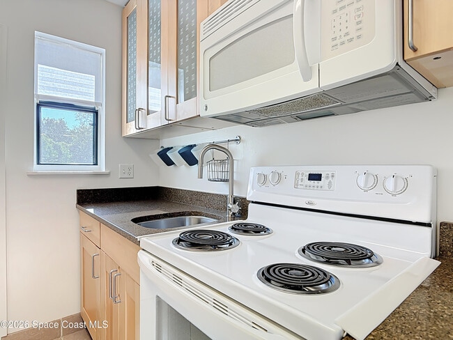 Building Photo - 710 Flamingo Dr