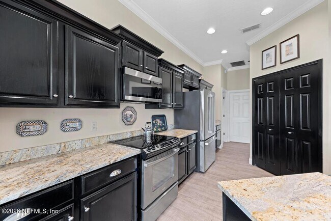 Building Photo - 137 Oak View Cir