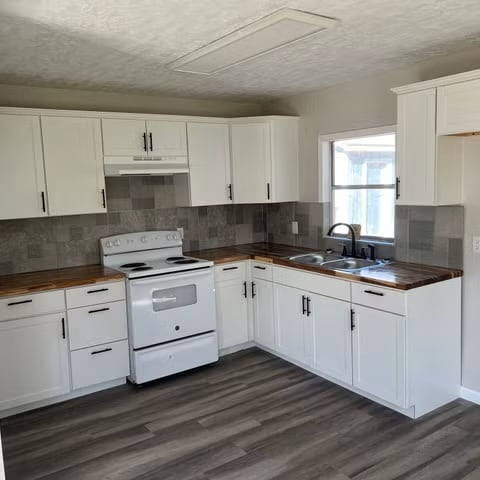 Building Photo - 421 Redbud Ridge