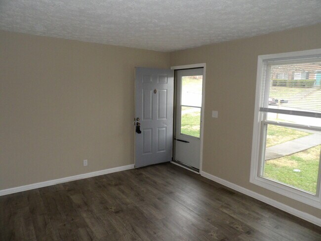 Building Photo - 176 Landings Dr