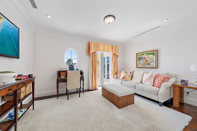 Building Photo - 210 Emerald Ln