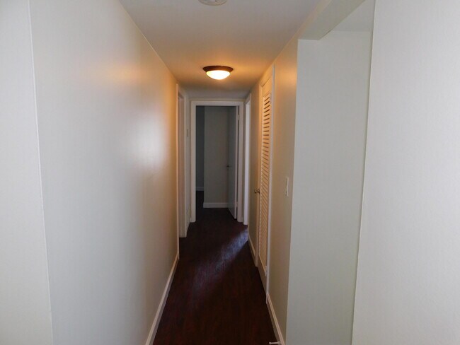 Building Photo - 741 Hummingbird Way