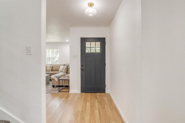 Building Photo - 1701 Larkspur Dr