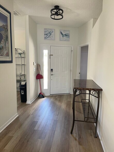 Building Photo - 5669 Parkview Lake Dr