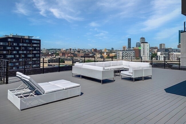 Building Photo - 16 W Broadway