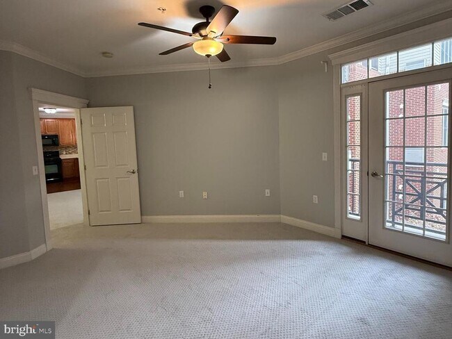 Building Photo - 300 W Elm St