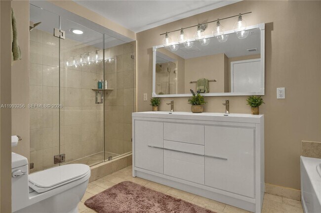 Building Photo - 1111 SW 1st Ave