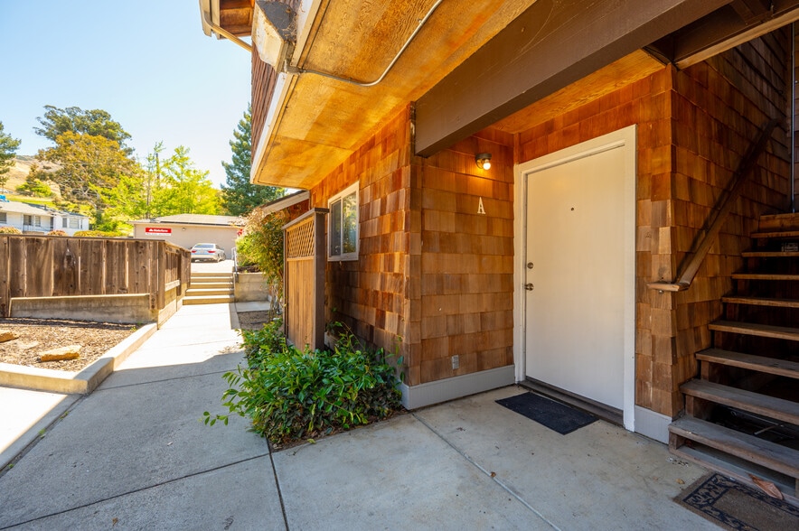 Building Photo - 1416 San Luis Dr