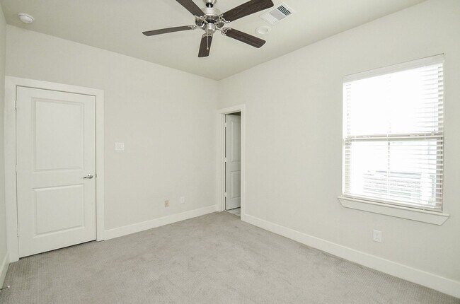 Building Photo - 1103 Fuschia Rd