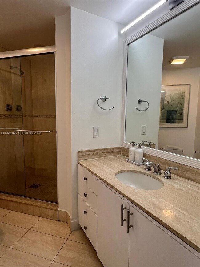 Building Photo - 1581 Brickell Ave