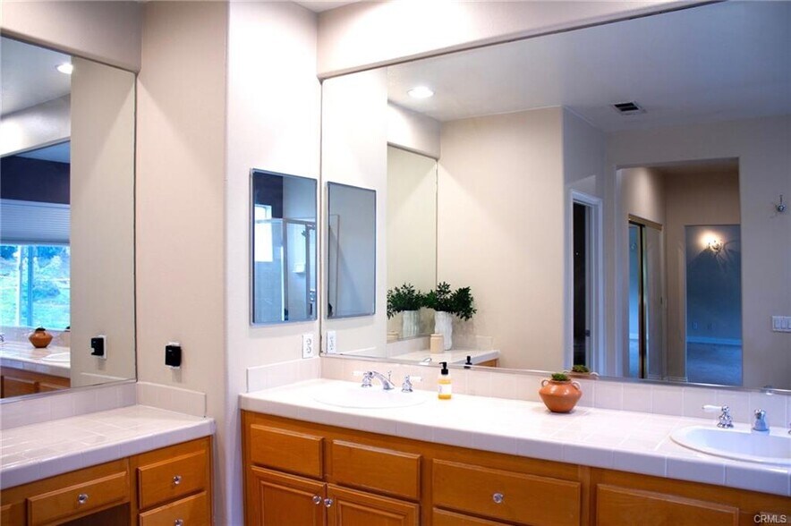 Building Photo - 4469 Torrey Pines Dr