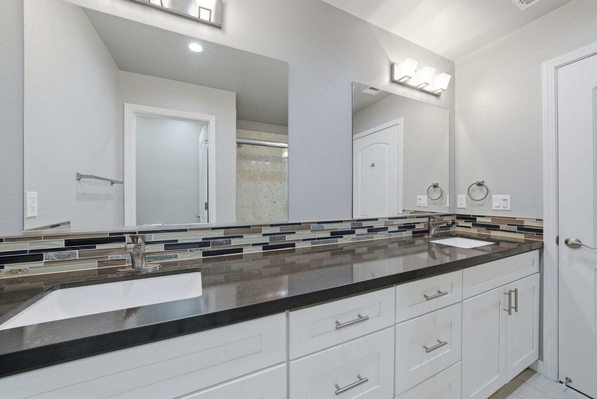 Building Photo - 817 Estancia Ter