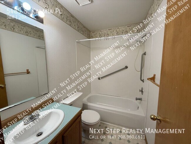 Building Photo - 5489 S Kalmia Pl