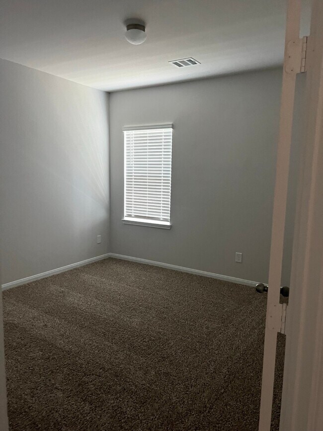 Building Photo - 3911 Faletti Dr
