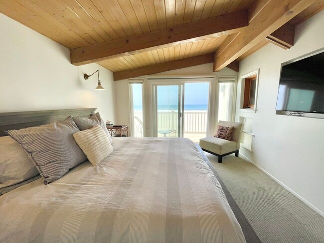 Building Photo - 4025 Ocean Dr