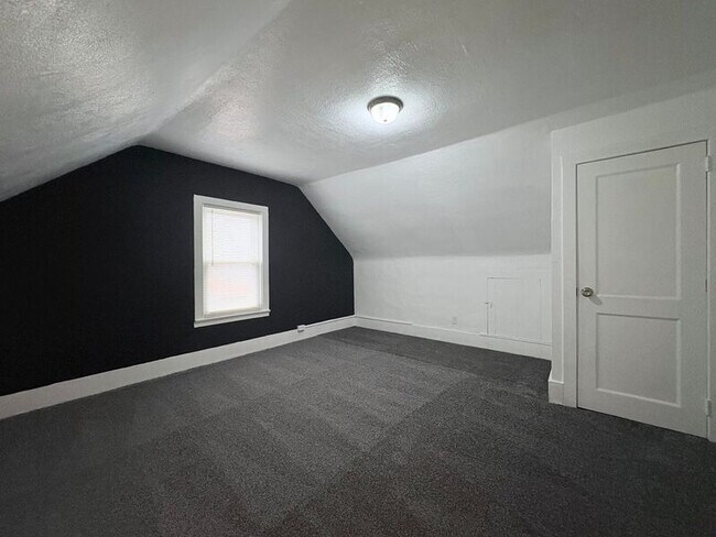 Building Photo - 9910 E 38 Terrace