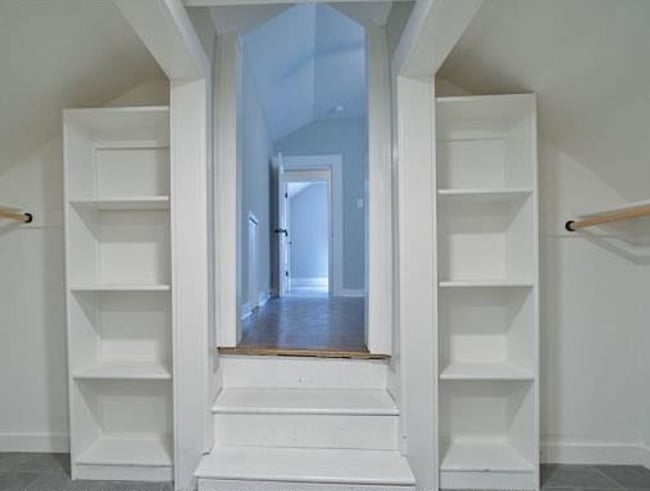 Building Photo - Fully Renovated Beauty in Pendleton Height...