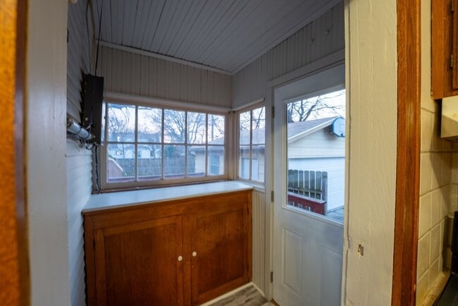 Building Photo - Move In Ready Home by Wesley Hospital!