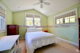 Building Photo - 422 Live Oak Dr